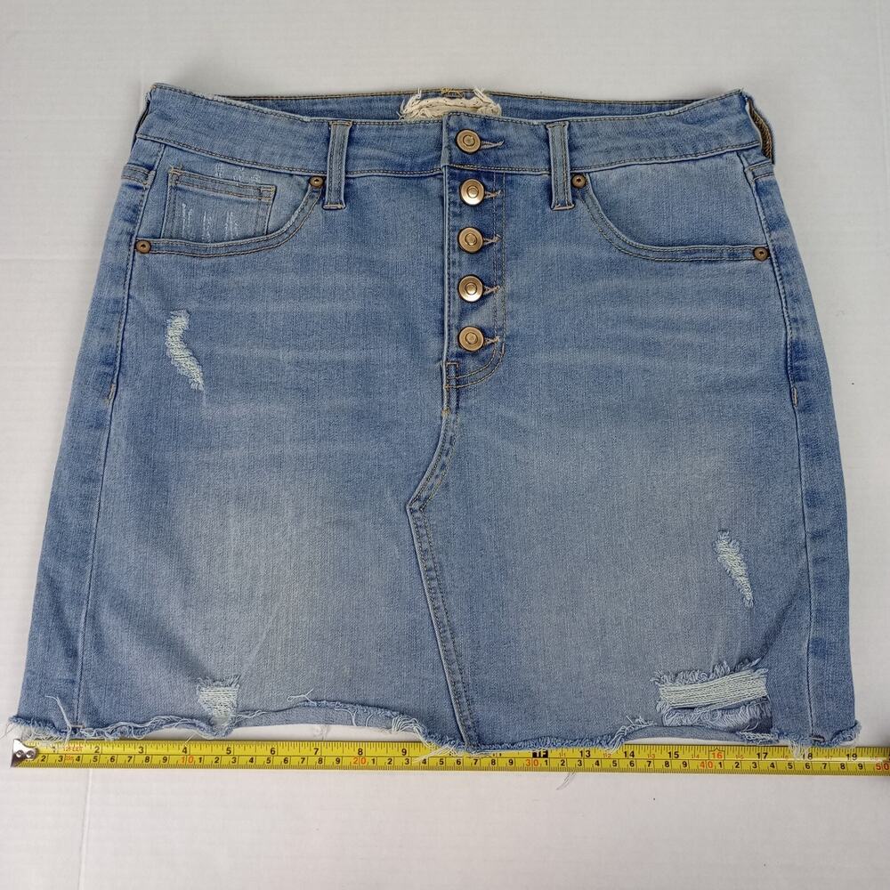 Altar'd State Women's M Light Blue Distressed Denim Mini Skirt 5 Buttons - Picture 7 of 10